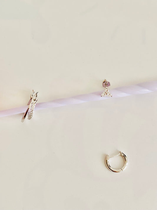 CIRCLES, Huggie-Creolen mit Zirkonia, 3er-Set für ein Ohr, Creolen für Damen, 18 Karat vergoldet, Knorpelpiercing