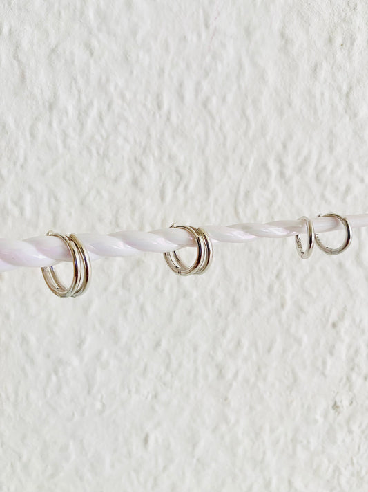 BASIC Huggie Hoop 925 Silber Ohrringe, 18K vergoldet, Ohrläppchen oder Knorpelpiercing