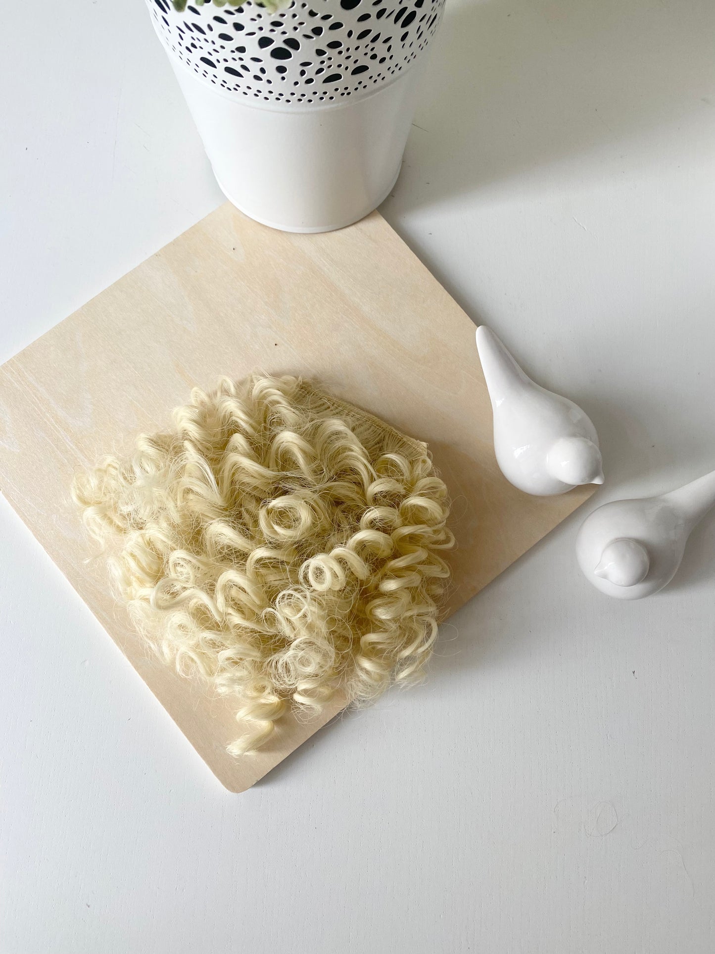 Frange de cheveux bouclés, une seule pince