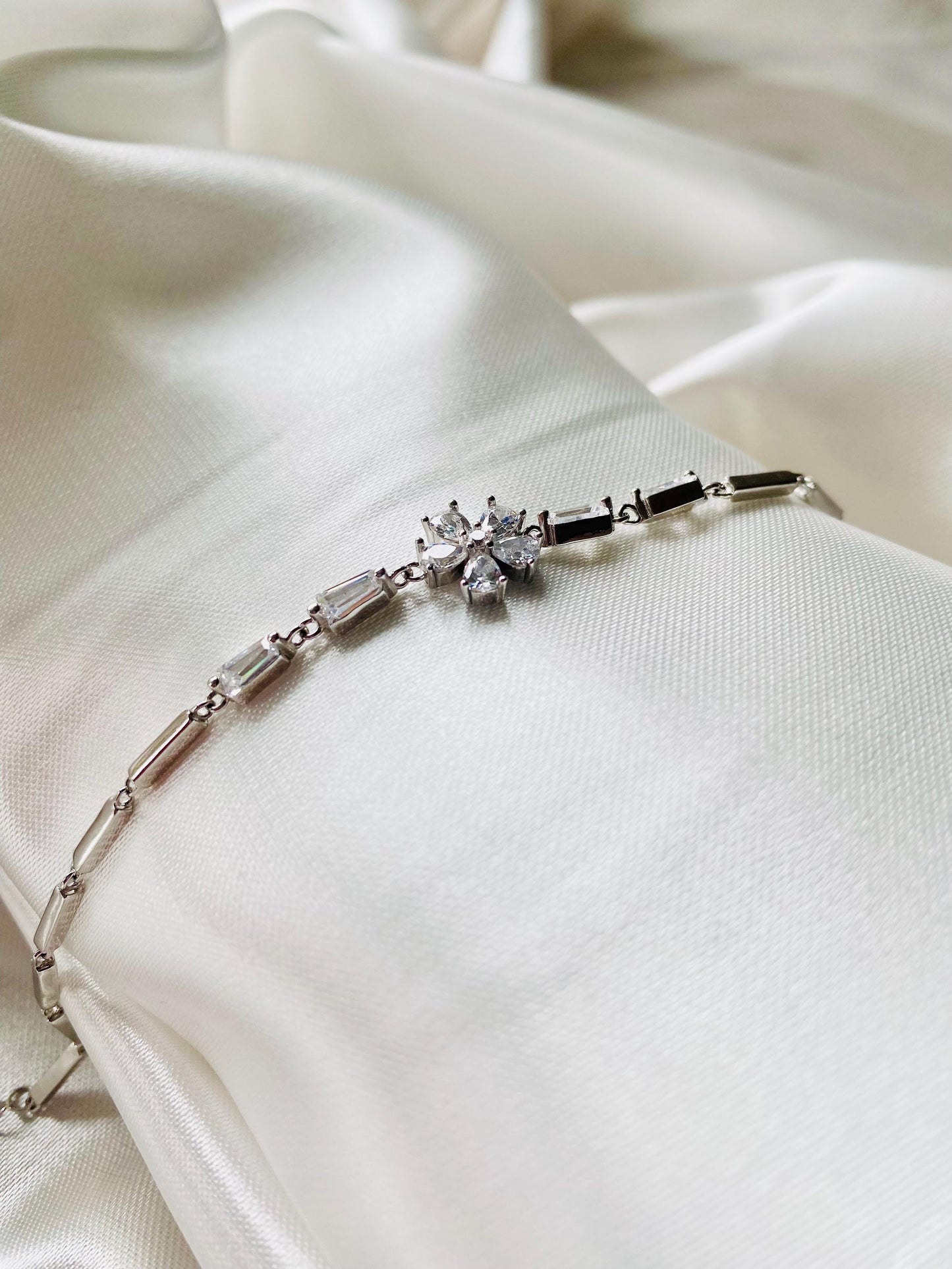 Bracelet en argent avec fleur de clochettes, argent, bracelet chaîne, argent 925, bracelet pour femme, femmes, cadeaux uniques pour elle, cadeaux