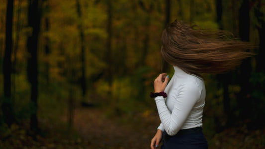 Stylish woman wearing colorful scrunchies on her wrist, embracing the European scrunchie-on-the-wrist trend for self-expression and fashion statement.