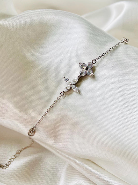 Bracelet en argent Theodora à deux fleurs, argent, bracelet chaîne, argent 925, bracelet pour femme, femmes, cadeaux uniques pour elle, cadeaux