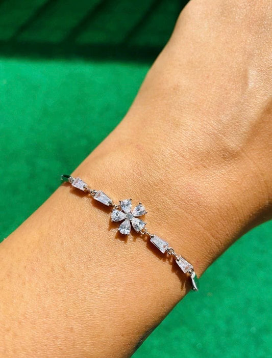 Bracelet en argent avec fleur de clochettes, argent, bracelet chaîne, argent 925, bracelet pour femme, femmes, cadeaux uniques pour elle, cadeaux