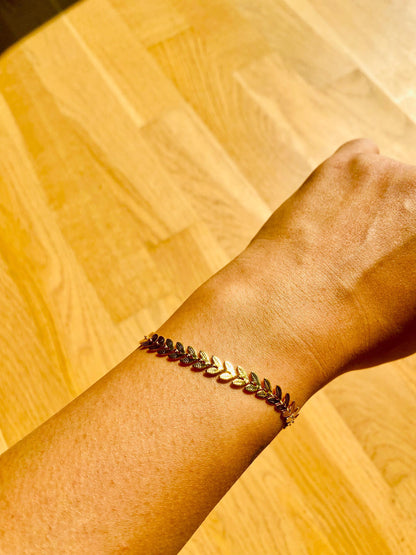 Gold Leaf Bracelet: Stainless Steel Chain, Minimalist Style