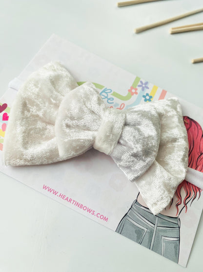 Hand-Stitched Velvet Baby Bow: Newborn Hairband for Photoshoots